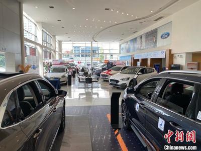 重慶汽車銷售門(mén)店推出花樣&ldquo;感恩禮&rdquo;致敬防疫工作者